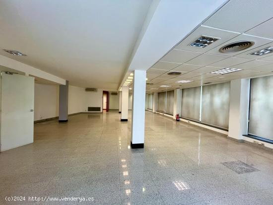 Oportunidad única de alquiler de local comercial en edificio histórico en Martorell. - BARCELONA