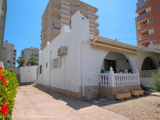 BUNGALOW EN ESQUINA EN NUEVA TORREVIEJA - ALICANTE