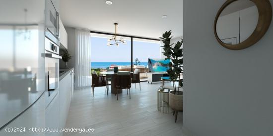 EXCLUSIVO ATICO CON ESTUPENDAS VISTAS AL MAR Y A 100M DE LA PLAYA(DENIA) - ALICANTE