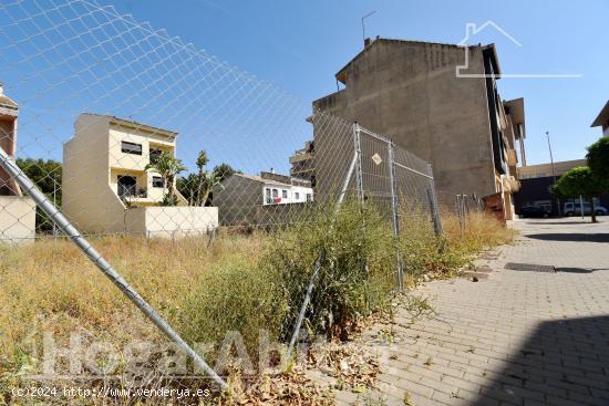 AMPLIO TERRENO URBANO PARA HACER LA CASA DE TUS SUEÑOS - VALENCIA