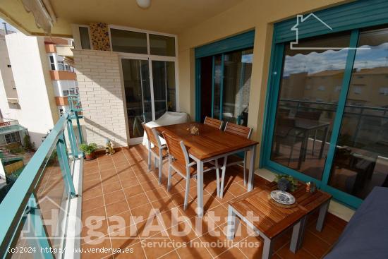 SEMINUEVO CON PISCINA, Y TERRAZA CON VISTAS AL MAR - CASTELLON