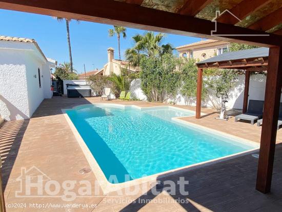 ¡A UN PASO DE LA PLAYA! PRECIOSO CHALET CON PISCINA, TERRAZA, GARAJE Y BARBACOA - ALICANTE