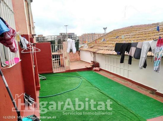 ¡OPORTUNIDAD DE INVERSIÓN! ESPACIOSA CASA CON LOCAL COMERCIAL Y TERRAZA - VALENCIA