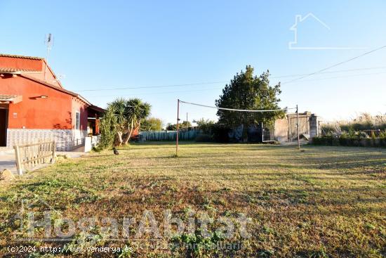 CHALET CON GRAN TERRENO, PISCINA, BARBACOA Y GARAJE - VALENCIA