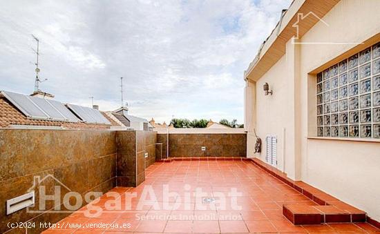 ADOSADO SEMINUEVO CON GARAJE Y TERRAZA - VALENCIA