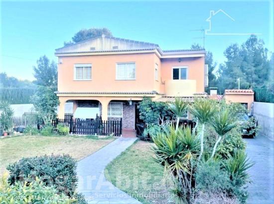 CHALET SEMINUEVO CON PISCINA, TERRAZA Y JARDÍN - VALENCIA