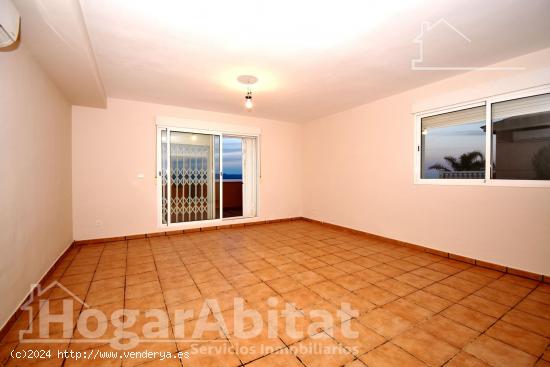 CHALET SEMINUEVO CON 3 TERRAZAS Y GARAJE - VALENCIA