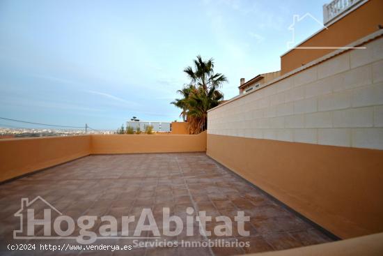 CHALET SEMINUEVO CON 3 TERRAZAS Y GARAJE - VALENCIA