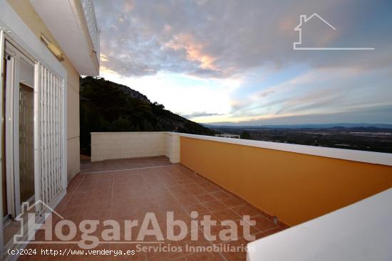 CHALET SEMINUEVO CON 3 TERRAZAS Y GARAJE - VALENCIA