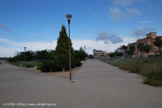 FANTASTICO SOLAR ESQUINERO ZONA ALPELICH - VALENCIA