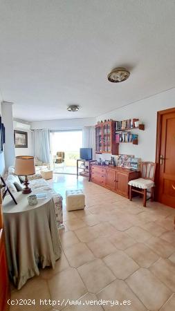 SE VENDE APARTAMENTO CON ESPECTACULARES VISTAS EN LA PLAYA DE GANDÍA - VALENCIA