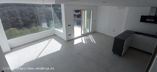 Casas adosadas y pareadas a estrenar, terraza amplia, vistas al mar, piscina comunitaria - MALAGA