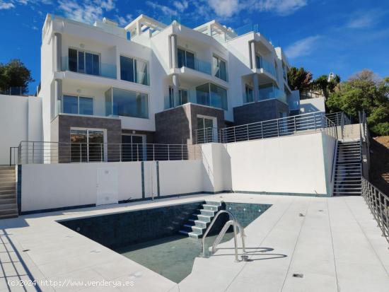  Casas adosadas y pareadas a estrenar, terraza amplia, vistas al mar, piscina comunitaria - MALAGA 