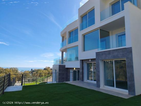 Casas adosadas y pareadas a estrenar, terraza amplia, vistas al mar, piscina comunitaria - MALAGA