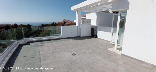 Casas adosadas y pareadas a estrenar, terraza amplia, vistas al mar, piscina comunitaria - MALAGA