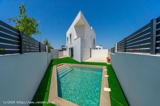 VILLA PAREADA DE NUEVA CONSTRUCCIÓN EN BENIJOFAR - ALICANTE