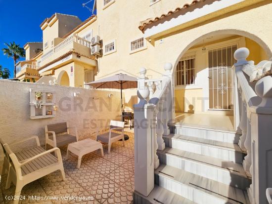 MONTE Y MAR BAJO - BUNGALOW EN URBANIZACION CON APARCAMIENTO Y PISCINA A 800 METROS DE LA PLAYA - AL