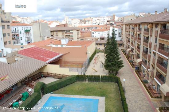 PISO EN PLENO CENTRO CON PISCINA Y ZONAS COMUNES - ALBACETE