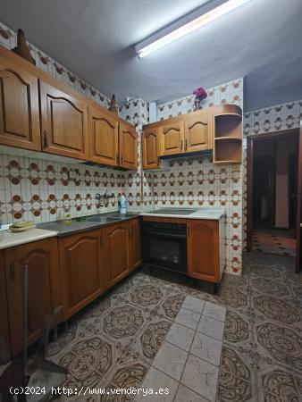 SE VENDE PISO DE 3 DORMITORIOS EN ZONA HOSPITAL - JAEN