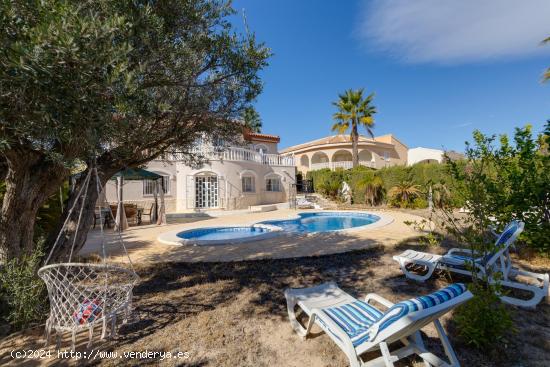 Villa en Ciudad Quesada con piscina privada - ALICANTE