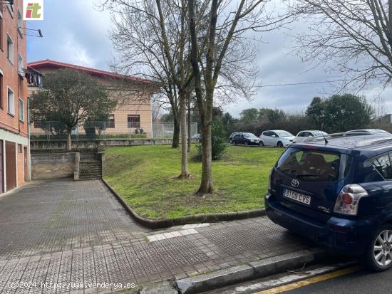 Lonja de obra en Iberre, junto al colegio de Iberre y  pryecto  de construcción de 500 viviendas en