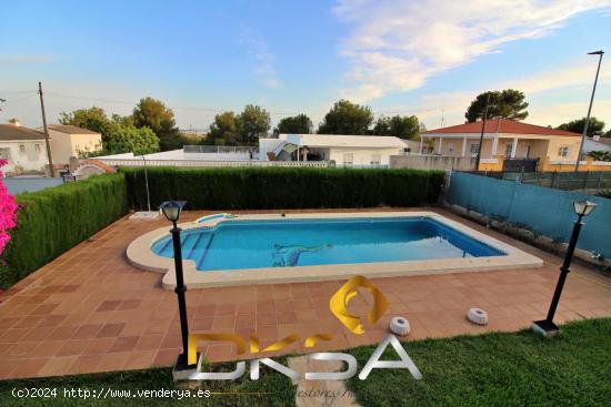 A la venta chalet con 2 plantas independientes en urbanización Fuente la Reina, Castellón - CASTEL