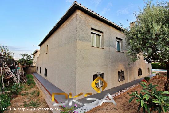 A la venta chalet con 2 plantas independientes en urbanización Fuente la Reina, Castellón - CASTEL