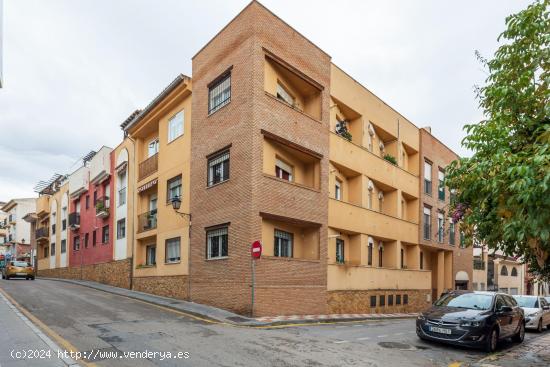 Bonito piso en el centro de la Zubia con garaje y trastero - GRANADA