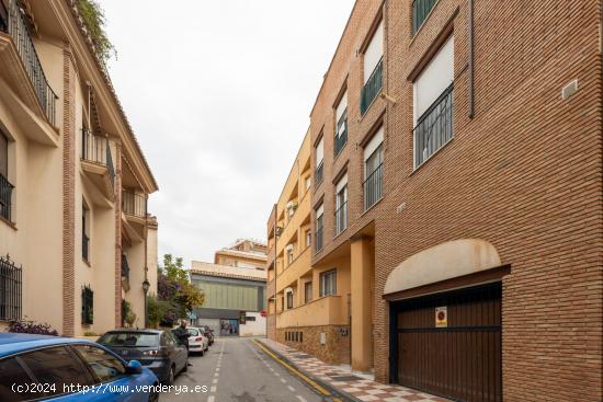 Bonito piso en el centro de la Zubia con garaje y trastero - GRANADA