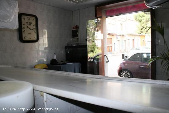 Se vende local comercial en la Creu Alta - BARCELONA