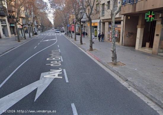 Se alquila plaza de parking en Avda Barberà - BARCELONA