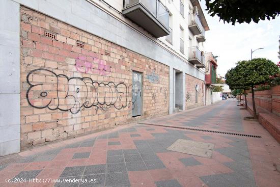 Local calle principal de Armilla,buena fachada .Se vende sin arreglar.tambien en alquiler - GRANADA