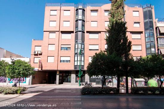 Camino de Ronda cercano a Caleta. Plaza de garaje doble en venta - GRANADA