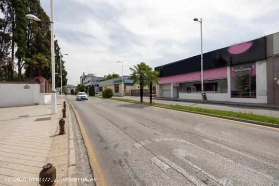 Espectacular nave comercial en Avenida Fernando de los Rios junto Hiperdeluz - GRANADA