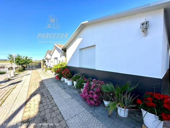 ZONA HIGUERON- Parcela con casa y piscina con construcción exterior - CORDOBA