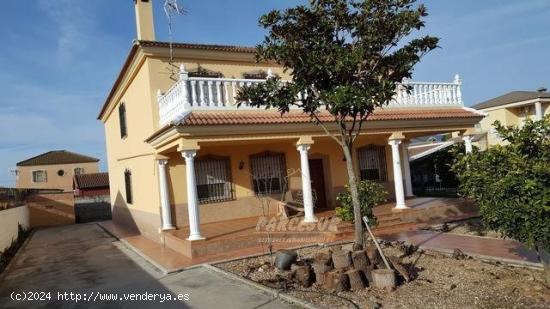 ZONA CAMPIÑUELA BAJA- Parcela de 1250 con chalet compuesto por 2 viviendas independientes. - CORDOB