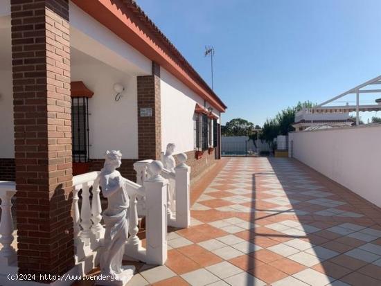  ZONA CORTIJO ALAMILLO- HIPOTECABLE - Parcela de 625 m2 con casa de 155m2 con piscina. - CORDOBA 