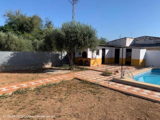 ZONA CORTIJO ALAMILLO- HIPOTECABLE - Parcela de 625 m2 con casa de 155m2 con piscina. - CORDOBA