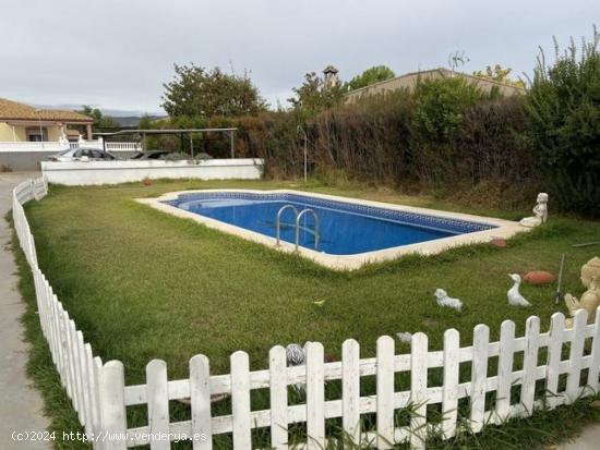 NO HIPOTECABLE - ZONA LA PERLA - parcela con dos casas y piscina - CORDOBA