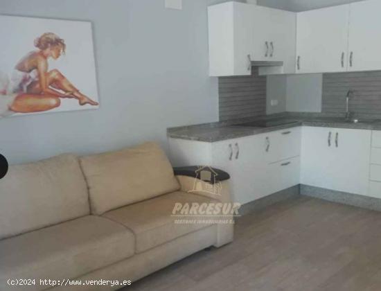 Parcela de 1500m2 de terreno con una  casita de 25m. con salon-cocina, baño y dormitorio y trastero