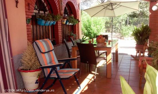 URBANIZACION EL JARDINITO - Gran parcela con casa, nave y trastero. - CORDOBA