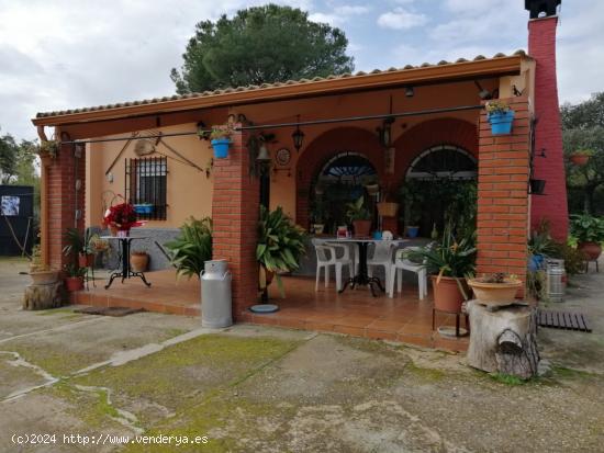 URBANIZACION EL JARDINITO - Gran parcela con casa, nave y trastero. - CORDOBA