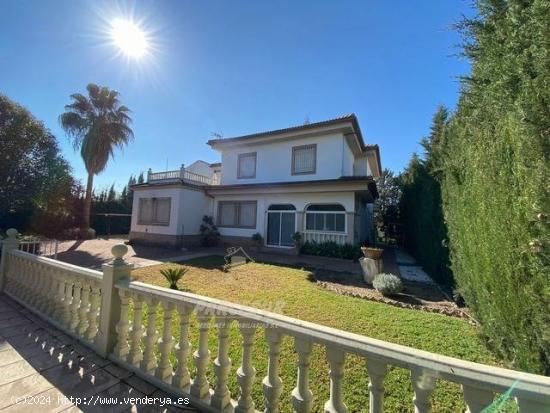 ZONA AEROPUERTO- Espectacular casa en 2 plantas con 9 dormitorios y piscina - CORDOBA