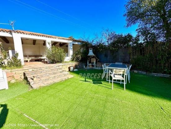 LAS JARAS - HIPOTECABLE - Parcela de terreno de 1.500m² con casa de 220m² en 2 plantas, piscina. -