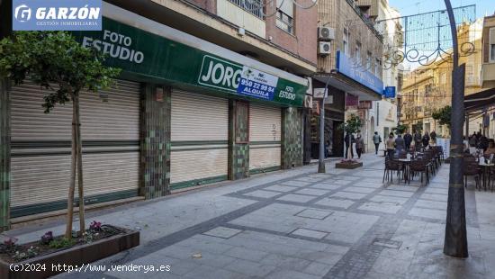 Gran local en Alquiler en Reyes Católicos - ALMERIA