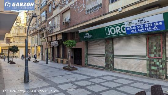 Gran local en Alquiler en Reyes Católicos - ALMERIA