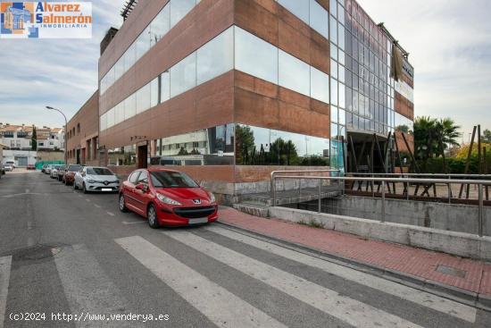 Espectacular edificio a las puertas de Granada , con un uso terciario , con 5 plantas. - GRANADA