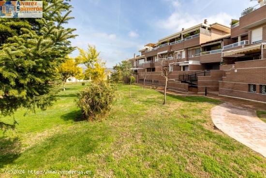 Espectacular ático en la mejor urbanización del cinturón de Granada - GRANADA