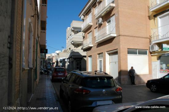 Local comercial en el centro - MURCIA