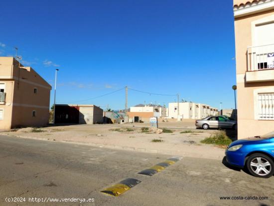 A la venta 2 PARCELAS EN PLAYASOL-1, con un Total de 120 m2 de superficie. - MURCIA